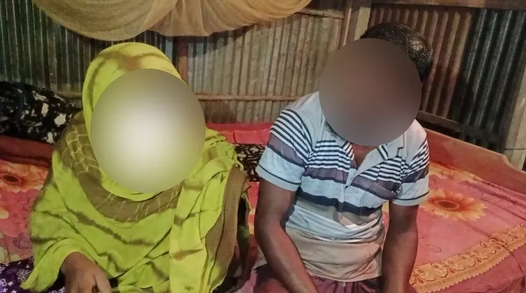 বিয়ের দাবিতে যুবদল নেতার বাড়িতে বিধবার অবস্থান